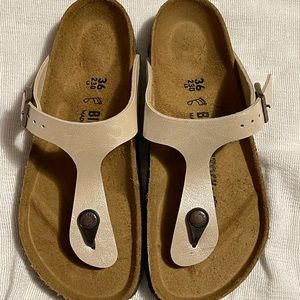 Birkenstock Classic
Gizeh Birko-Flor Sandals